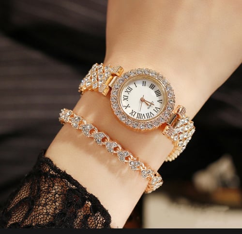 ساعة نسائية مع سوار