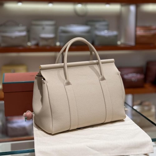 شنطة لورو بيانا