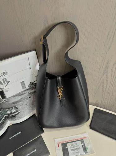 شنطة سان لوران LE 5a7 مقاس 23cm