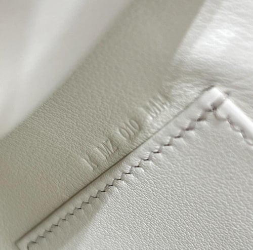 شنطة هيرميسKelly pochette swift