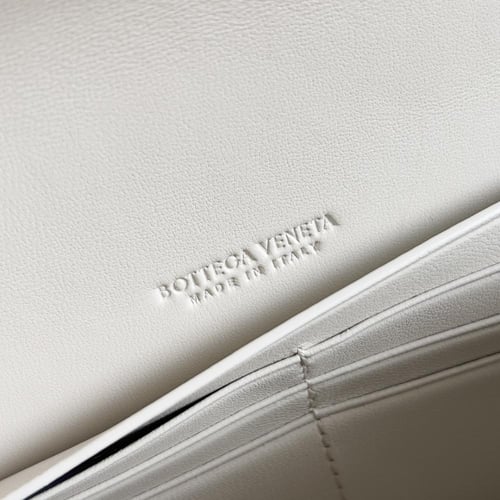 شنطة بوتيغا Andiamo clutch مقاس 31cm