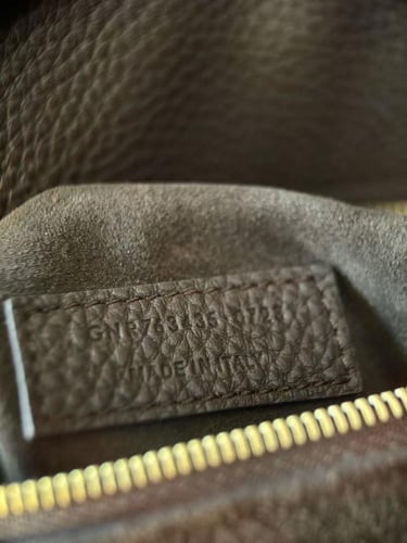 شنطة سان لوران BEA مقاس 28cm