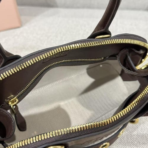 شنطة Miu Miu Aventure leather top-handle bag