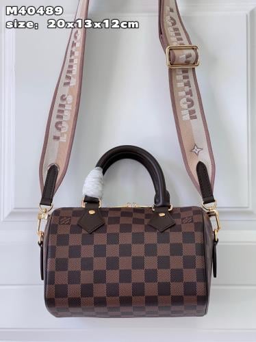 شنطة لويس فيتون Speedy Bandoulière مقاس 20