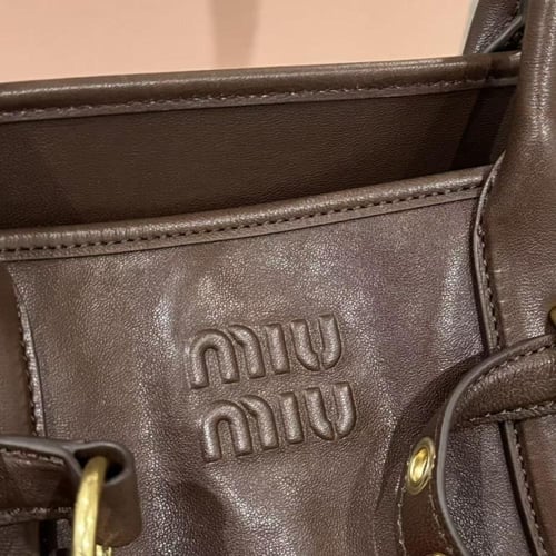 شنطة Miu Miu Aventure leather top-handle bag