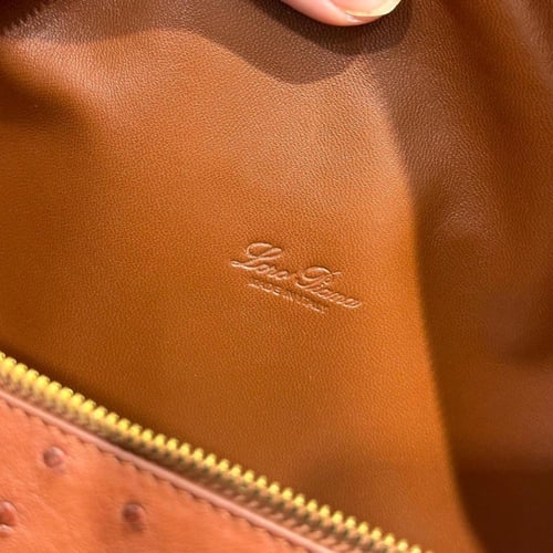 شنطة لورو بيانا