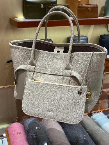 شنطة لورو بيانا