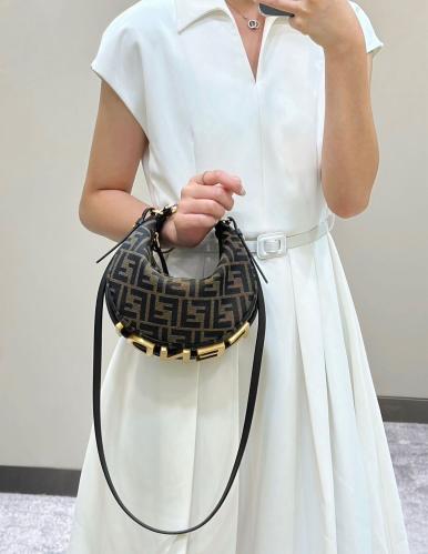 شنطة فيندي Fendigraphy Mini مقاس 20