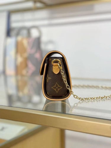 شنطه لويس فيتون مقاس 20.5cm