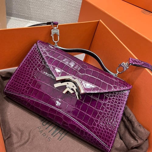 شنطة MOYNAT
