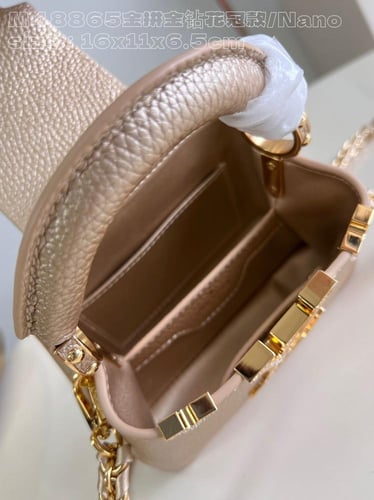 شنطة لويس فيتون Capucines Nano