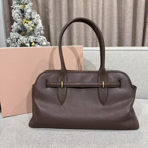 شنطة Miu Miu Aventure leather top-handle bag