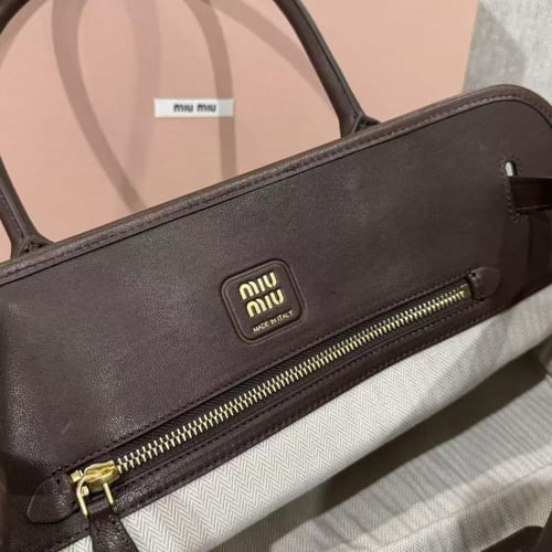 شنطة Miu Miu Aventure leather top-handle bag