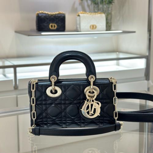 شنطة ديور Lady D-Joy mini Bag مقاس 19cm