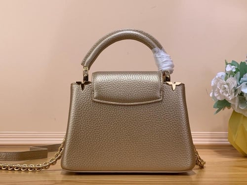 شنطة لويس فيتون Capucines مقاس 21