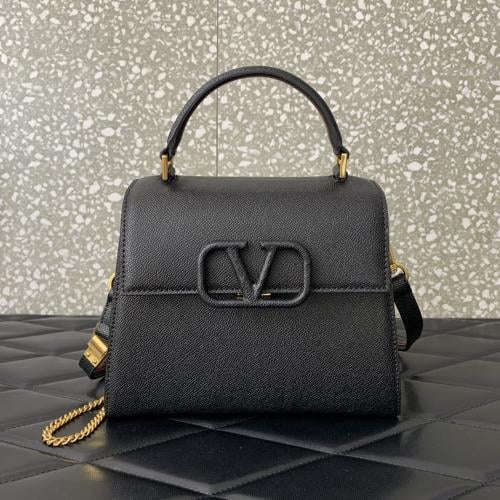 شنطة فالنتينو