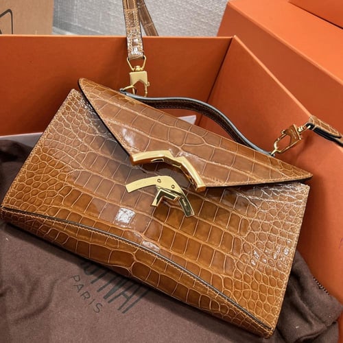 شنطة MOYNAT