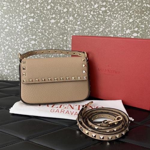 شنطة فالنتينو