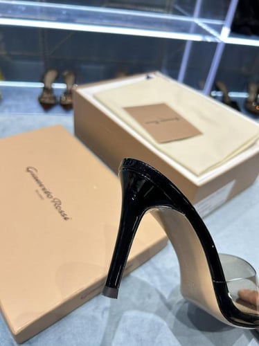 كعب Gianvito Rossi