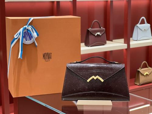 شنطة MOYNAT