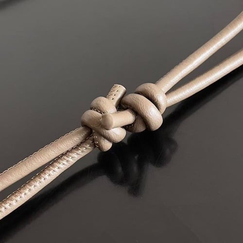 شنطة بوتيغا LNTRECCIATO CONCERT POUCH مقاس 18.5