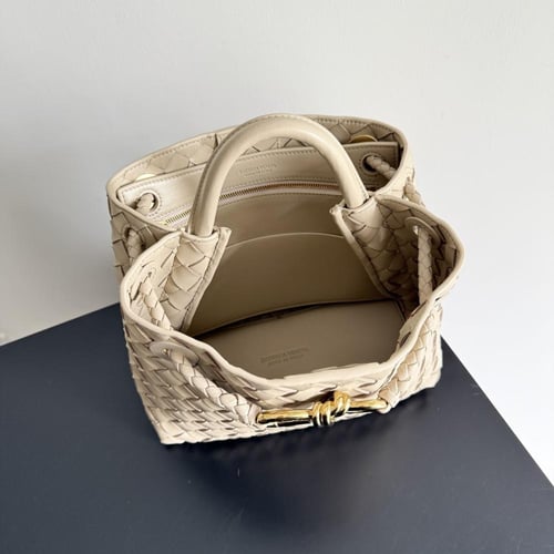 شنطة بوتيغا Andiamo مقاس 25cm