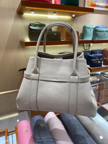 شنطة لورو بيانا