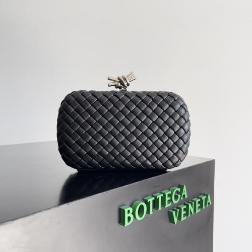 شنطة بوتيغا BV Knot مقاس 20cm