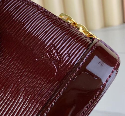 شنطة لويس فيتون