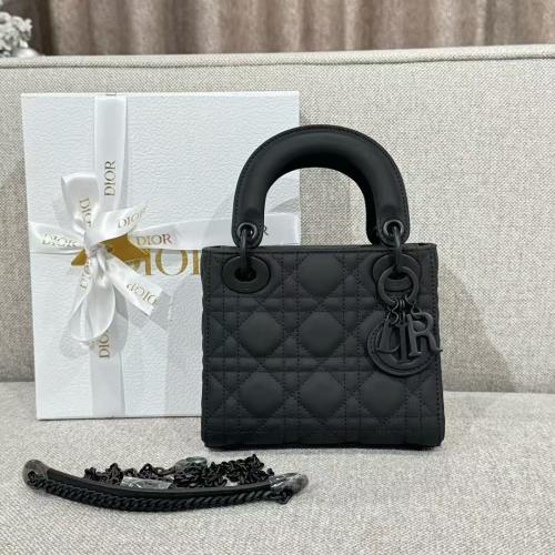 شنطة ديور Mini Lady Dior Bag مقاس 17cm