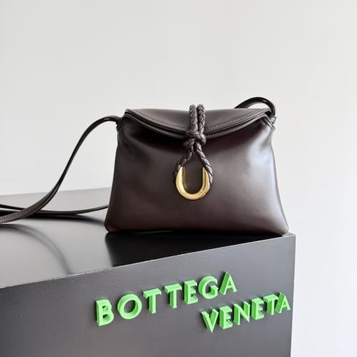 شنطة بوتيغا Winter Liberta مقاس 24cm