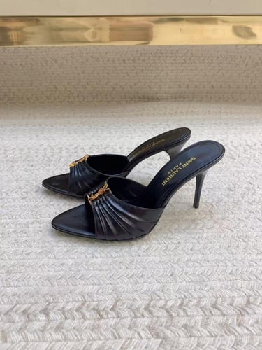 كعب اف سان لوران