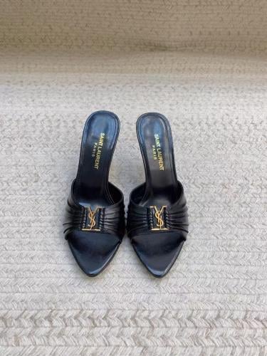 كعب اف سان لوران