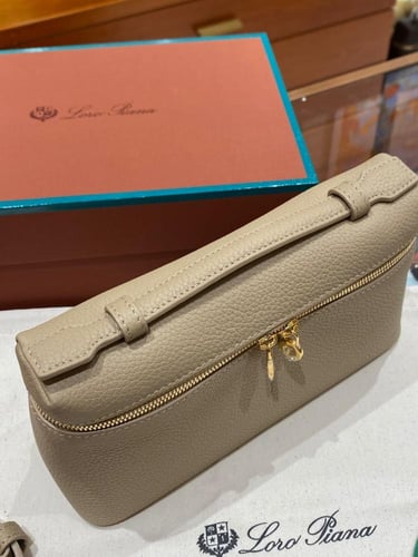 شنطة لورو بيانا مقاس 19cm