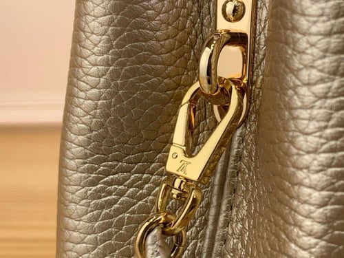 شنطة لويس فيتون Capucines مقاس 21