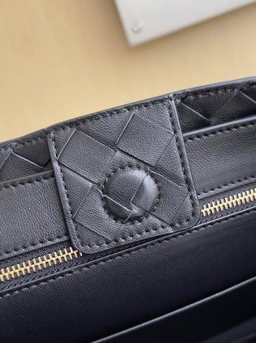 شنطة بوتيغا Andiamo مقاس 25cm