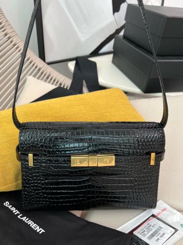 شنطة سان لوران small Manhattan shoulder bag مقاس 2...