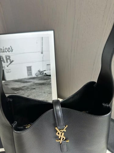 شنطة سان لوران LE 5a7 مقاس 23cm