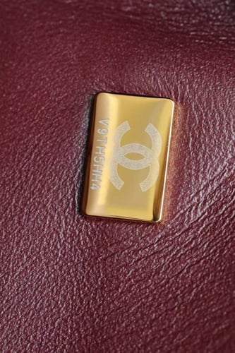 شنطة شانيل الكلاسيك الجلد الكافيار Medium مقاس 25c...