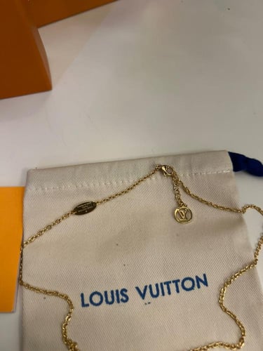 سلسال لويس فيتون