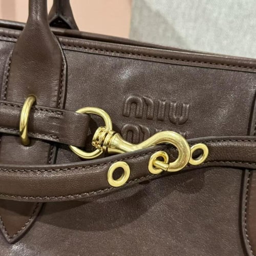 شنطة Miu Miu Aventure leather top-handle bag