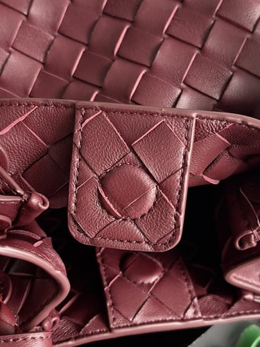 شنطة بوتيغا parachute مقاس 21cm