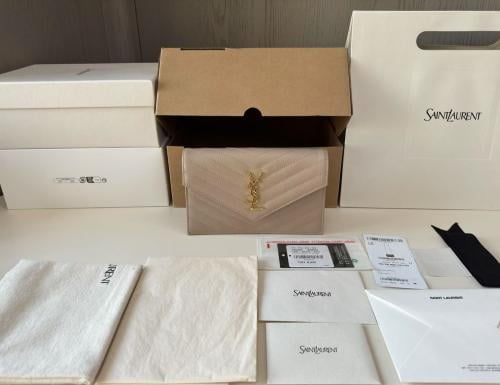 شنطة إيف سان لوران