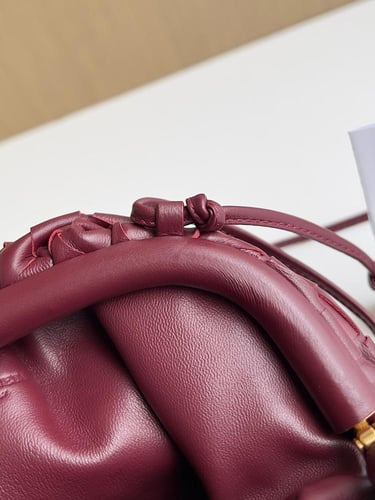 شنطة بوتيغا pouch