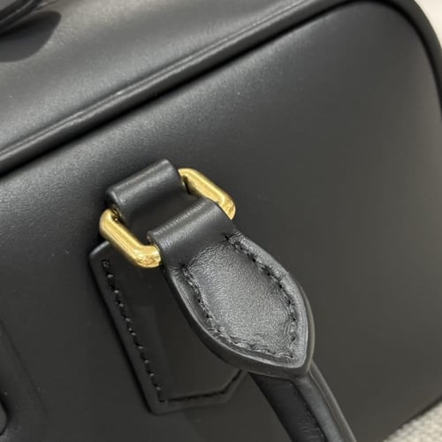 شنطة Miu Miu Arcadie مقاس 27cm