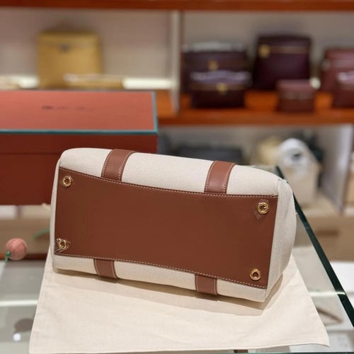 شنطة لورو بيانا