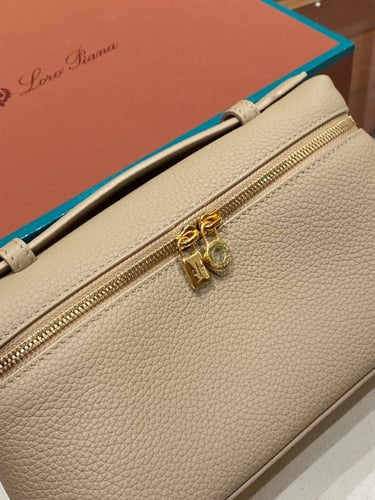 شنطة لورو بيانا مقاس 19cm