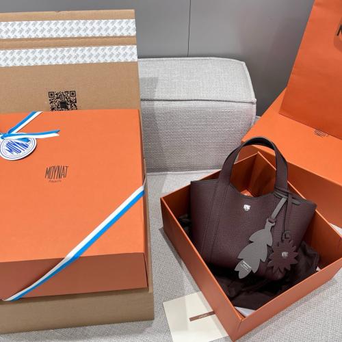 شنطة MOYNAT