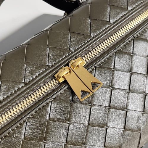 شنطة بوتيغا Bang Bang Vanity