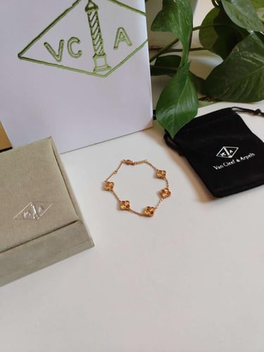 اسوارة فان كليف ذهبي ميني